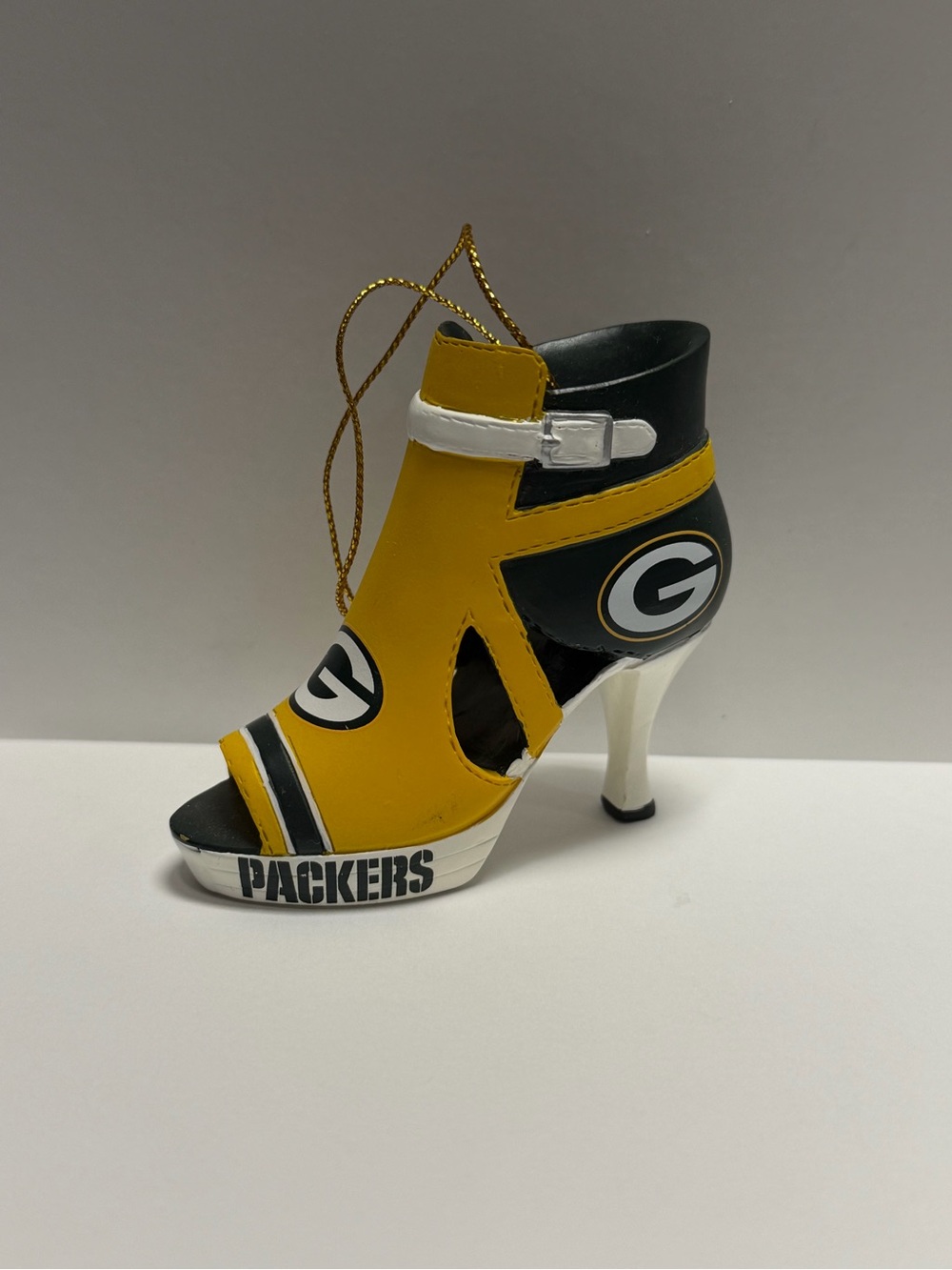 2011 Bradford Exchange Green Bay Packers “Toe the Line” Stiletto Shoe Ornament